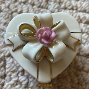 Lenox Rose Box. Treasures of the Heart, exclusive edition. Never been used.